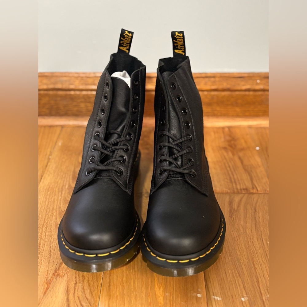 Dr. Martens 1460 Pascal Boots